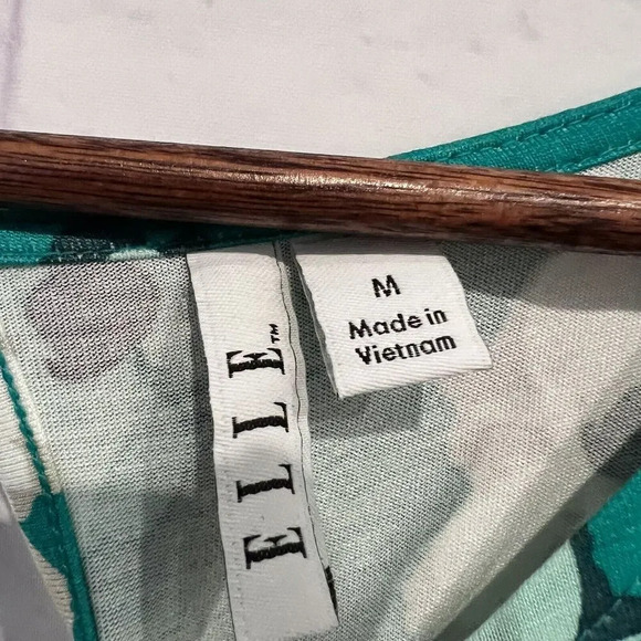 Elle Size Medium Peplum Top Green Floral Pattern 3/4 Sleeve Flowy Stretch - Picture 6 of 9